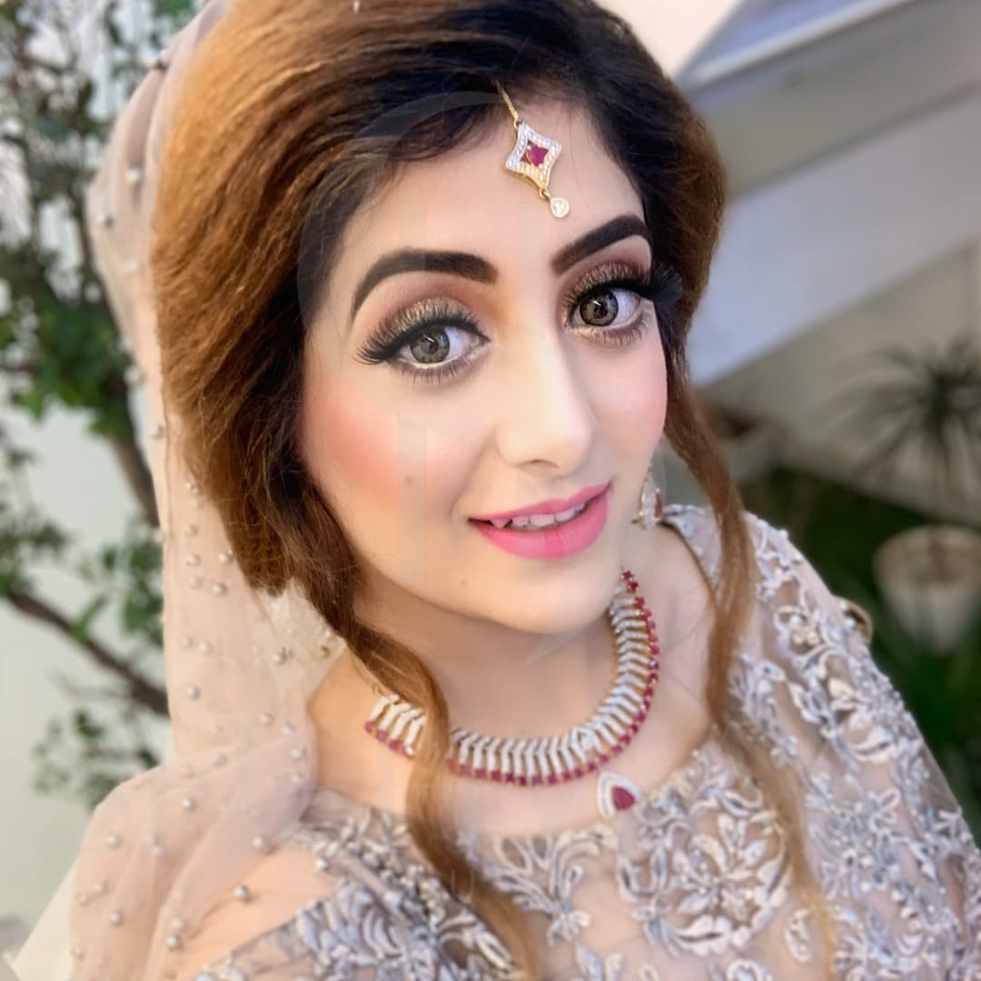 Bridal glam with statement kundan jewellery