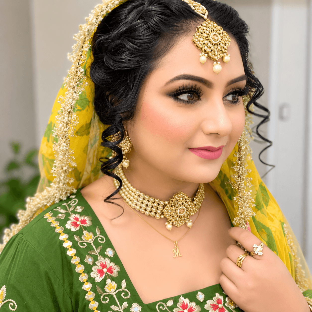 Fresh engagement glam, soft waves